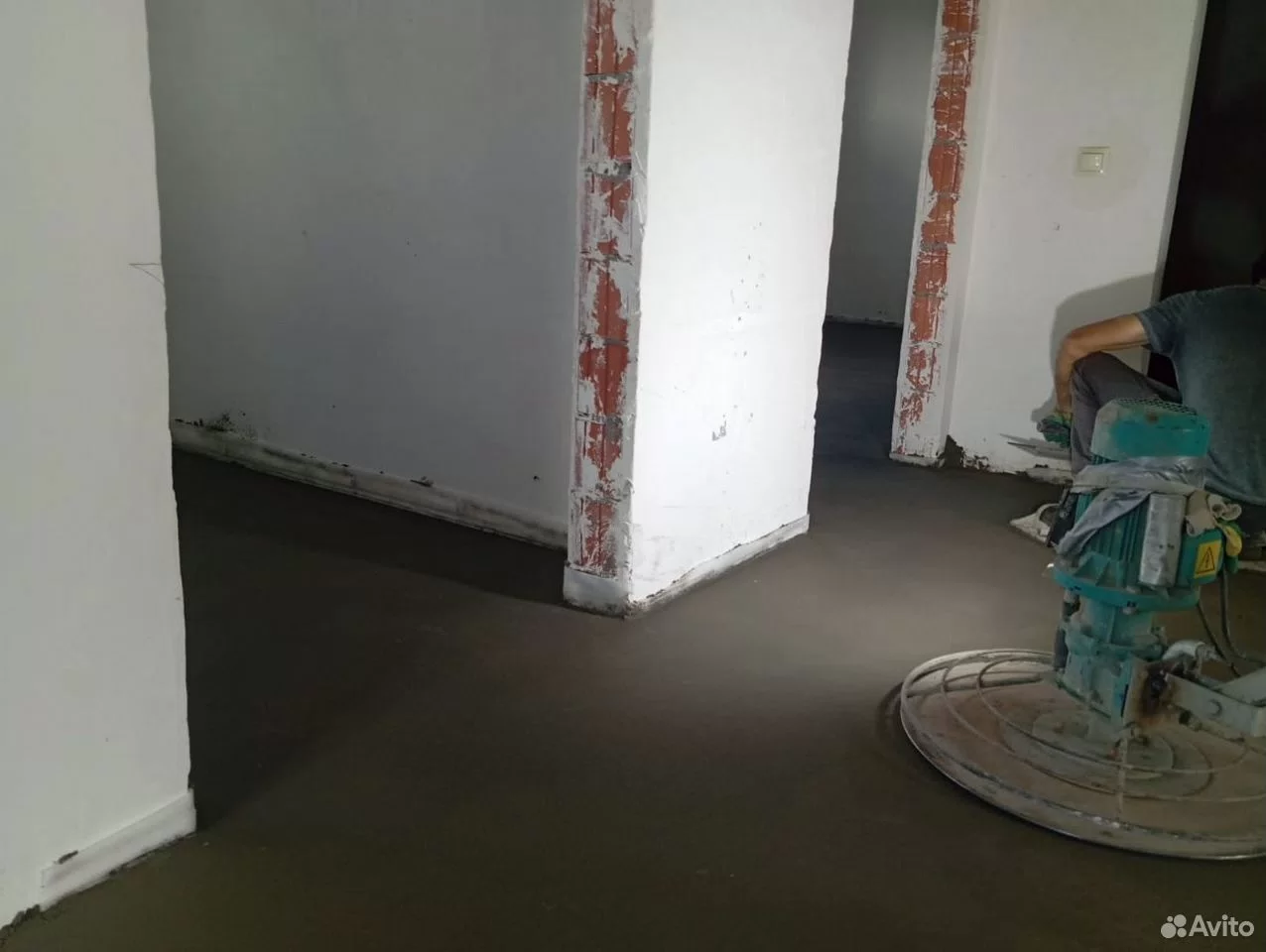 Полусухая стяжка пола — затирка вертолётом